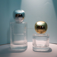 Flacon de parfum en verre cylindrique à motif vertical avec logo personnalisé, 30 ml, 100 ml, bouchon sphérique, pulvérisateur à pompe, diffuseur à bâtonnets, MOQ 100 pièces