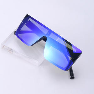 Gafas de sol de montura grande para mujer, negras, con lentes de PC UV400, protección solar a la moda para ciclismo y atuendos elegantes - Product Image 5