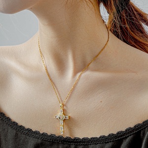 <span class=keywords><strong>Collana</strong></span> di <span class=keywords><strong>proiezione</strong></span> a croce personalizzata <span class=keywords><strong>con</strong></span> foto nascosta oro placcato gioielli religiosi regalo per uomini e donne ciondolo commemorativo - Product Image 2