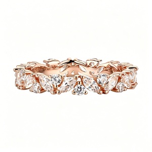 Anillo de Compromiso y Boda Clásico de Oro de 18K, Chapado en Rodio Vintage, Lujoso y Atemporal para Mujer - Product Image 1