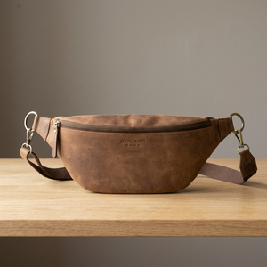 Bolso de Pecho de Cuero Genuino Berliner Bags, Correa Ajustable, Cierre de Cremallera, Estilo Minimalista, para Todas las Temporadas - Product Image 1