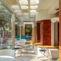 Vitrine de comptoir de bar en acier inoxydable sur mesure avec éclairage LED pour boulangerie, café, design d'intérieur