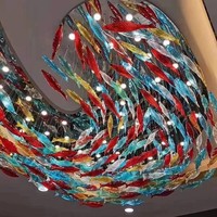 Lustre d'aquarium en forme de banc de poissons rectangulaire personnalisé, art lumineux créatif pour le bureau et le hall d'hôtel, luminaires suspendus en verre