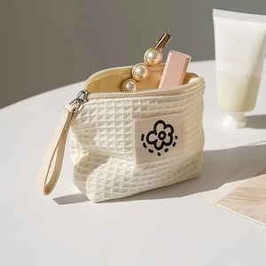Elegante Borsa Cosmetica in Tessuto Waffle Realizzata in Puro Cotone Ecologico e Mini Borsa Portatile per Oggetti Vari, Regalo per Donne - Product Image 3