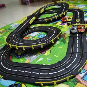 सुपर खिलौना ट्रैक लंबी लंबाई उच्च गति बिजली DIY ट्रैक खिलौने के साथ बिजली के नियंत्रण ट्रैक रेल कार खिलौने लड़का उपहार