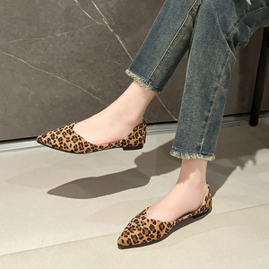 <span class=keywords><strong>Scarpe</strong></span> basse a punta con tacco piatto di primavera nuove <span class=keywords><strong>scarpe</strong></span> basse alla moda coreane leopardo <span class=keywords><strong>taglia</strong></span> grande <span class=keywords><strong>42</strong></span> a bocca bassa grandi <span class=keywords><strong>scarpe</strong></span> singole <span class=keywords><strong>scarpe</strong></span> da <span class=keywords><strong>donna</strong></span> - Product Image 2
