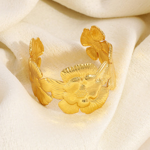 Pulsera chapada en oro con forma de flor para mujer, joyería en forma de C, chapado en oro de 18k, estilo retro de moda - Product Image 2