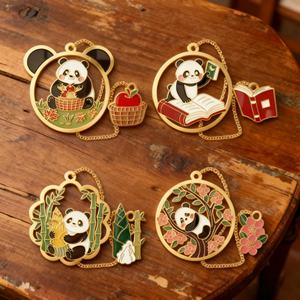 Marque-page en métal personnalisable, design anime, en alliage de zinc émaillé, idéal pour les promotions de vacances et les cadeaux d'affaires - Product Image 1