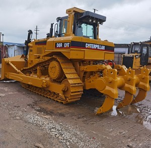 Topadora de cadenas Caterpillar CAT D8R usada con mínimas marcas de desgaste, calidad superior y precio favorable para venta rápida. - Product Image 1