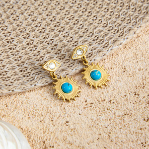 Boucles d'oreilles pendantes plaquées or 18 carats, motif œil turc bleu turquoise et soleil, pour usage quotidien - Product Image 3