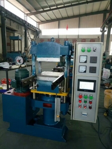 Macchina per la produzione di prodotti in gomma pressa idraulica XLB400 - Product Image 2