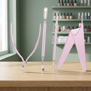 Kit de manucure professionnel 4-en-1 en acier inoxydable rose pour salon et soins personnels – Coupe-ongles et repousse-cuticules - Product Image 3