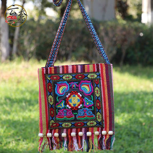 Vente directe d'usine Yunnan Style ethnique sac à bandoulière broderie gland à la mode fermeture à glissière Source pour le commerce transfrontalier - Product Image 3