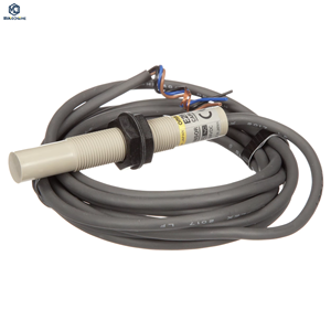 E2K-X4ME2 E2K-X10ME2 E2K-X15ME1 เซ็นเซอร์ตรวจจับระยะใกล้แบบคาปาซิทีฟ M18 ระยะตรวจจับ 4 มม. PNP NO 2 ม. แบบมีสายสำเร็จรูปสำหรับการตรวจจับโลหะ - Product Image 1