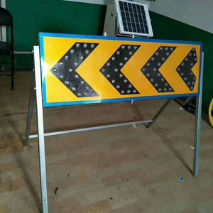 Panneau de signalisation routière réfléchissant personnalisé jaune de sécurité électronique, panneau directionnel à flèches LED clignotantes pour avertissement routier - Product Image 5
