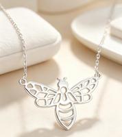 Collier Abeille en Acier Inoxydable Hypoallergénique, Inoxydable et Étanche, Bijou Abeille Doré