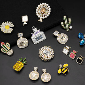 ポップクリエイティブデザイン甘い多色高級装飾クロッグ部品3D金属アクリルゴールドペンダント工芸品クリスタルパール靴チャームピン - Product Image 5