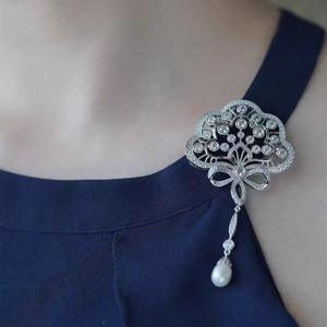 High Quality 9-10mm Freshwater Rice Shaped Pearl Chest Flower <b>Brooch</b> Peacock Screen <b>Brooch</b> Strong Light Slight <b>Fine</b> <b>Brooches</b> - Product Image 1