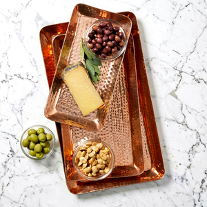 Bandeja Rectangular de Cobre Martillado para Servir – Plato de Metal Seguro para Alimentos para Charcutería y Aperitivos - Product Image 1