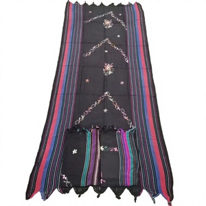 Chal de Algodón Voile al por Mayor con Borde a Rayas Negras, Bordado Floral y Borlas, Ligero y Transpirable, OEM ODM Personalizado - Product Image 1