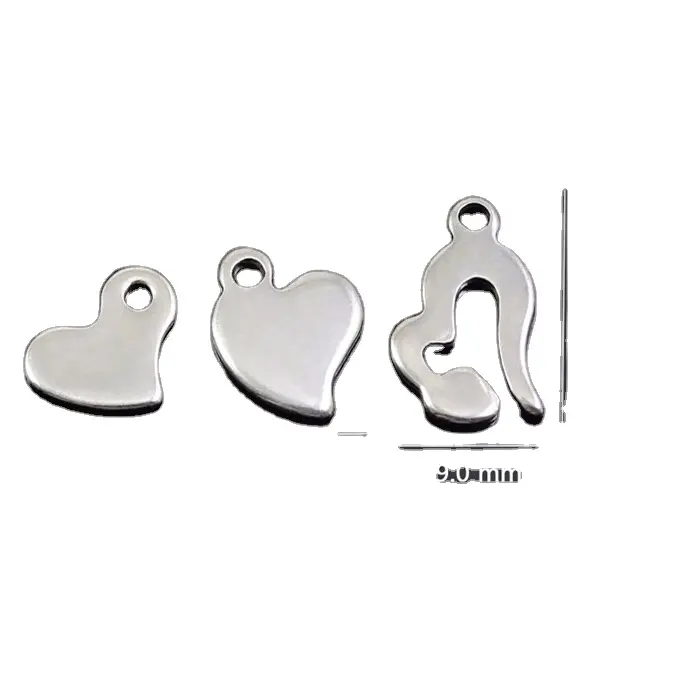 Accesorios de joyería de alta calidad, joyería personalizada de acero inoxidable con logotipo de marca en forma de corazón, colgantes para pulsera