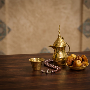 Ensemble de café et de thé en acier inoxydable de style moyen-oriental avec pot doré, tasses, dattes et chapelet - Design résistant à la chaleur, écologique et durable - Product Image 3