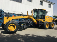 Nouveau niveleuse-tracteur robuste 180 CV avec lames GR180 à vendre