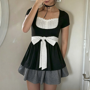 Haut court à manches courtes style français doux, imprimé pois noir et blanc, boutonné sur le devant, avec détail de nœud, patchwork, col carré, mignon et jeune - Product Image 4