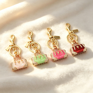 Llavero de lujo con forma de mini bolso de mano con diamantes de imitación, cierre de langosta dorado, dije esmaltado para bolso, accesorios de moda para bolso, regalo para mujer - Product Image 3