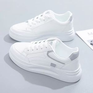 Zapatillas deportivas casuales de moda para mujer 2025, nuevas, blancas, con suela gruesa, estilo Ins, versátiles para estudiantes, con cordones, tendencia de moda para caminar en otoño. - Product Image 1