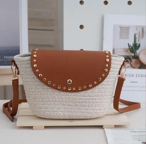 Panier de rangement rectangulaire en paille avec poignée en perles, diamètre 20 cm, style mignon et tendance, imperméable, pour la décoration de la maison et l'utilisation à la plage - Product Image 4