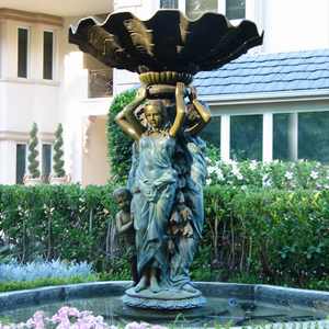 Fördernder lebensgroßer Damebronzewasserbrunnen - Product Image 1