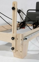 Massives Eichenholz Pilates Reformer Gerät mit Gleitwagen, Federwiderstand und gepolstertem Kissen für Studio und Heimtraining