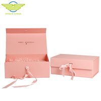 Boîte cadeau de luxe rose carrée en carton ondulé avec ruban, fermeture magnétique, style livre