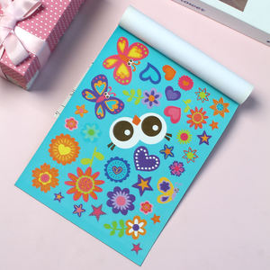 Libro di Attività Estive con 123 Adesivi Colorati, Kit per Bambini con Fiori e Farfalle <span class=keywords><strong>da</strong></span> Colorare per Artigianato e Decorazioni Esterne - Product Image 4
