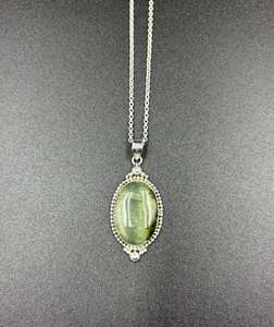 Pendentif Prehnite en argent sterling 925 Collier de style vintage délicat avec chaîne Cadeau parfait pour elle - Product Image 2