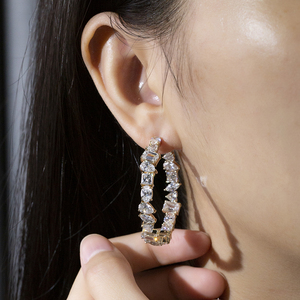 ต่างหูเพชรทองคำขาว 14K รุ่น MSE-952 จาก Messi Jewelry สำหรับผู้หญิง - Product Image 5