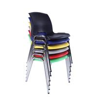 Chaise d'étudiant moderne et économique empilable en plastique pour l'Amérique du Nord, idéale pour la salle de sport, l'appartement, l'hôpital, l'extérieur, la chambre et le salon