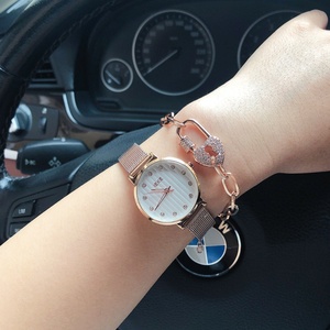 Conjunto de Reloj de Cuarzo para Mujer con Brazalete y Collar, Tono Dorado, Correa de Malla, Colgante de Candado, Cadena de Clip, Caja de Regalo, Resistente al Agua, Navidad - Product Image 2