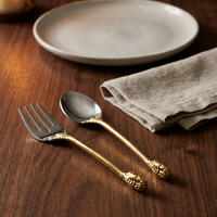 Ensemble de cuillères et fourchettes à salade en métal avec manche doré, élégant, pour la cuisine, vente en gros directe d'usine