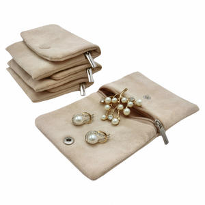 Sobre de joyería de gamuza con logotipo personalizado de terciopelo suave al tacto de alta calidad a <span class=keywords><strong>la</strong></span> moda - Product Image 1