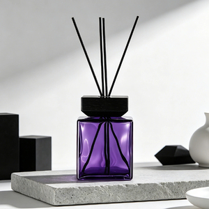 <span class=keywords><strong>Bouteille</strong></span> diffuseur de parfum <span class=keywords><strong>en</strong></span> <span class=keywords><strong>verre</strong></span> carrée de 1000 ml avec bouchon <span class=keywords><strong>en</strong></span> bois noir pour la décoration intérieure de luxe aux États-Unis - Vente <span class=keywords><strong>en</strong></span> gros - Product Image 4