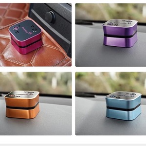 Porta Perfume Metálico para Auto con Diseño de Trébol de Cuatro Hojas, Personalizable, Regalo Creativo, Colores Variados - Product Image 4