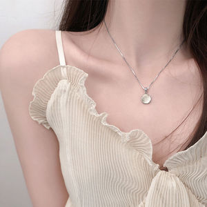 Collar Gargantilla de Diseño Exclusivo: Sofisticado, Delicado, Etéreo. Novedad: Collar de Calcedonia Blanca - Product Image 1