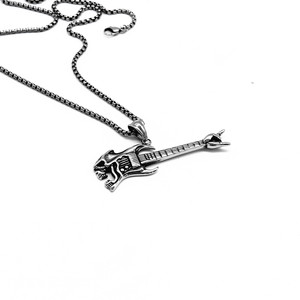 Yunnique – collier avec pendentif guitare en acier inoxydable, design tête de mort, bijoux unisexes à la mode Punk - Product Image 5