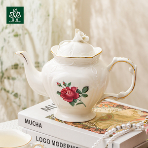 Elegante Set di Tazza e Piattino in Ceramica con Decorazioni in Rilievo |   Tazza <span class=keywords><strong>da</strong></span> Caffè in Porcellana con Rilievo Vintage |   Set <span class=keywords><strong>da</strong></span> Tè Pomeridiano di Alta Qualità - Product Image 4