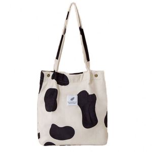 Bolsa de compras personalizada con estampado, moderna, con cierre abierto, tipo tote, portátil y elegante, en satén. - Product Image 1
