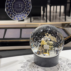 <span class=keywords><strong>Globo</strong></span> di Neve Natalizio di Lusso Personalizzato all'Ingrosso - Sfera d'Acqua in Cristallo ABS e Resina, Ornamento Souvenir Brandizzato per Regalo - Product Image 1