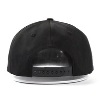 Casquette de camionneur personnalisée avec broderie 3D en relief et perforations laser, casquette de sport structurée à 5 panneaux noire à séchage rapide 100% polyester avec fermeture snapback