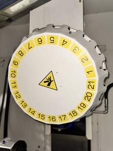 Centre d'usinage de précision FANUC aD21LiB avec course de 700 mm, équipé d'un ATC 21 outils et d'un broche de 10000 tr/min, idéal pour le fraisage et le taraudage - Product Image 6
